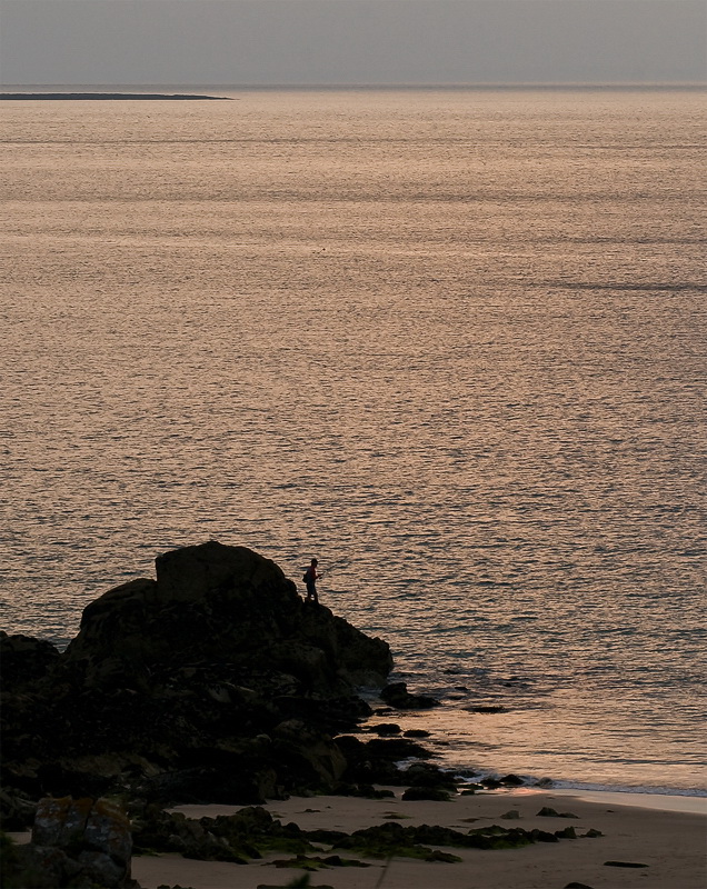 Bretagne 09-2012 D35_1933 als Smart-Objekt-1 Kopie.jpg - Blick vom Stellplatz oberhalb der Küste im Abendlicht